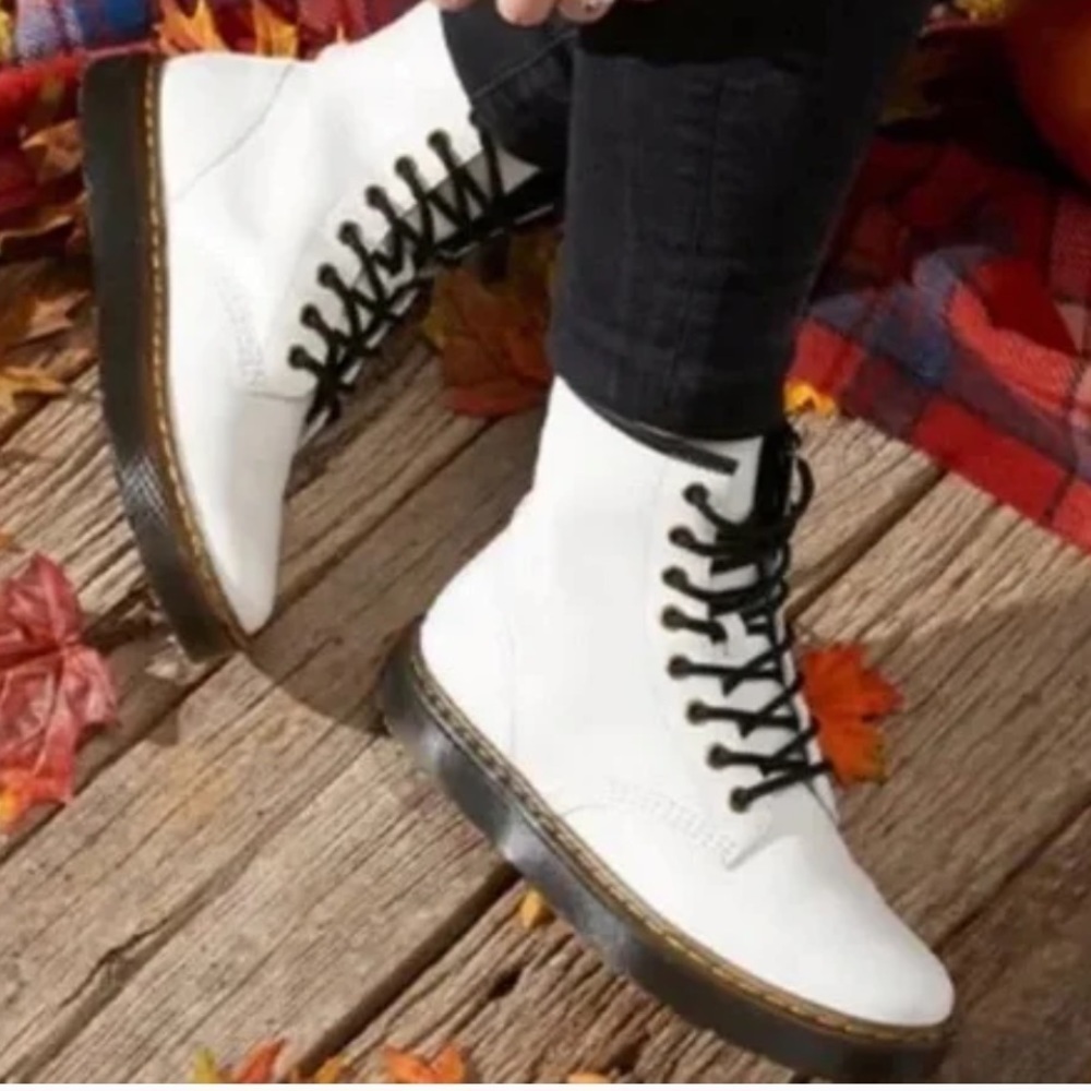 New Dr. Martens Zavala Combat Boot in white size 7